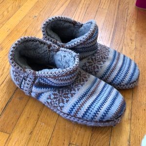 Mukluks slippers- size 9-10